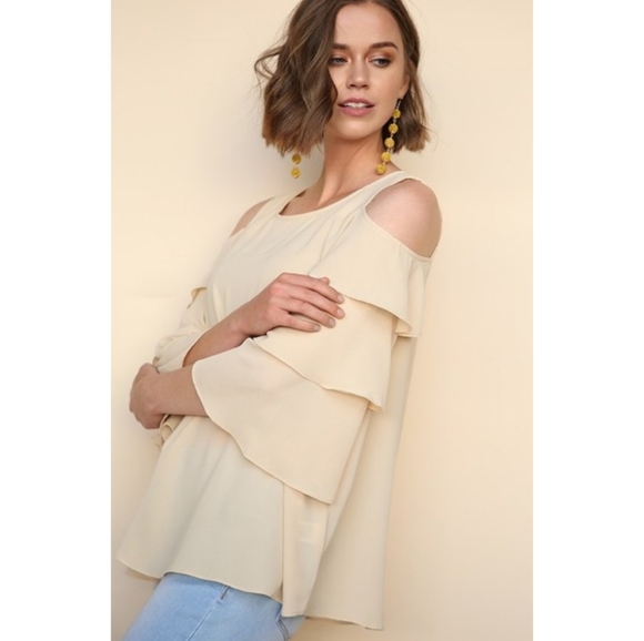 FINAL SALE 🆕🌿RUFFLE SLEEVE BLOUSE🌿 - Picture 2 of 5